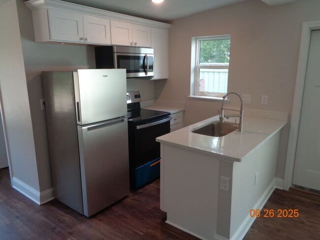 Building Photo - Daytona Beachside Newly Renovated Studio U...