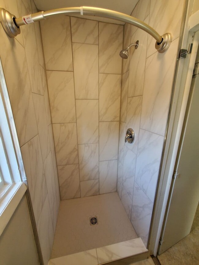 Building Photo - 5BR Home in Belknap Lookout, Walk to Downtown and Medical Mile