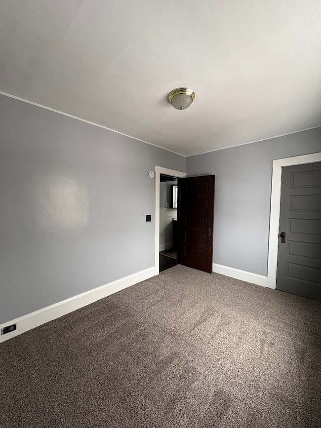 Building Photo - Large 3 bedroom home for rent - Massillon