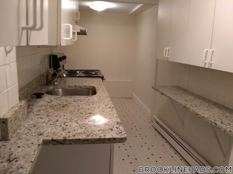 Building Photo - 208 Winthrop Rd