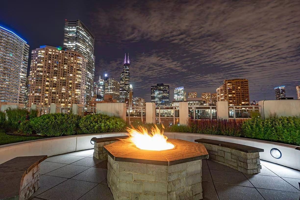 Building Photo - 659 W Kinzie St