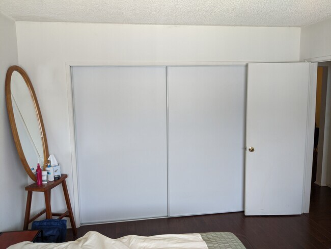 Building Photo - 1610 Barry Ave