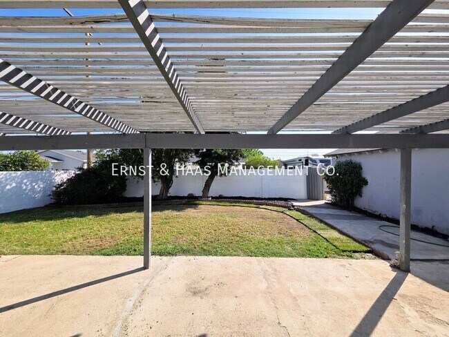 Building Photo - 926 E Bastanchury Rd