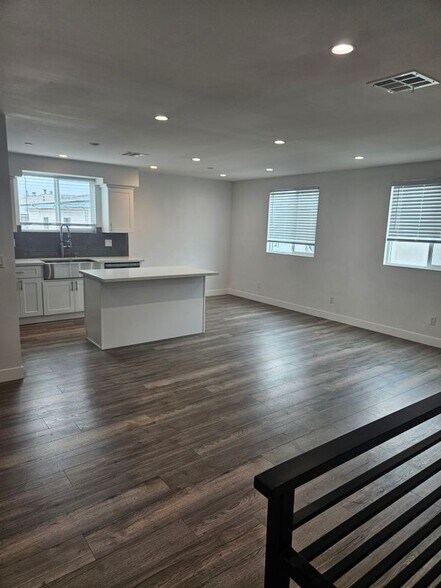Building Photo - 4832 Saturn St