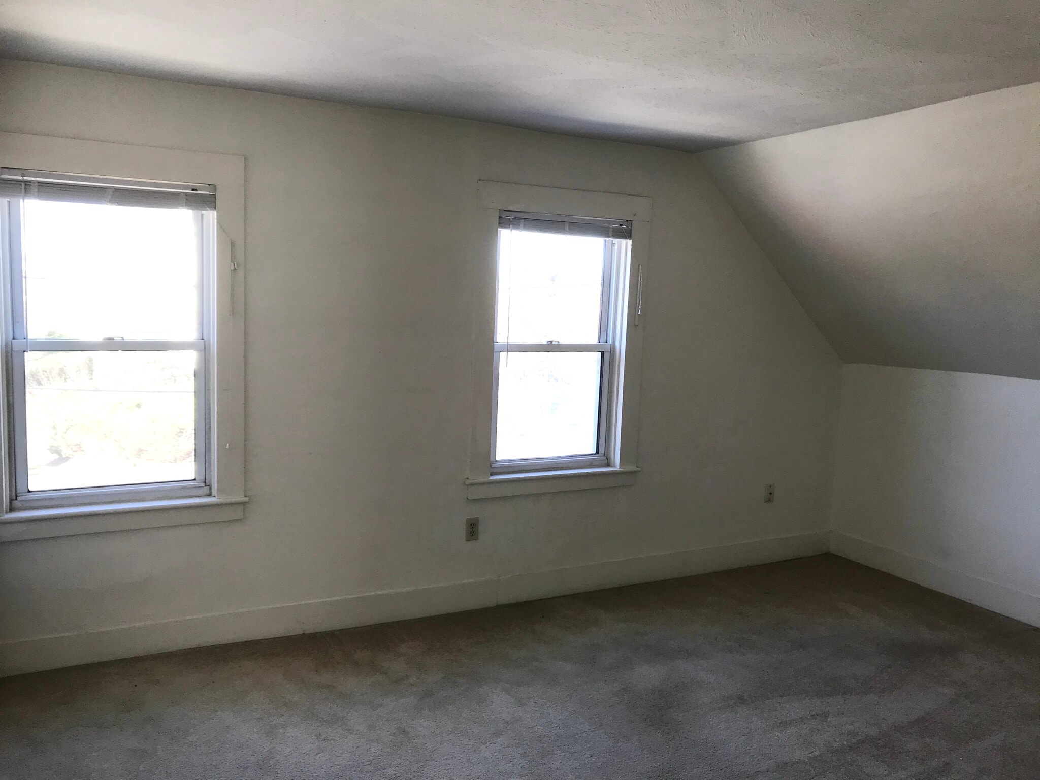 Building Photo - 8 Belmont St