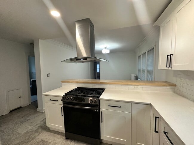 Building Photo - 5814 N Campbell Ave