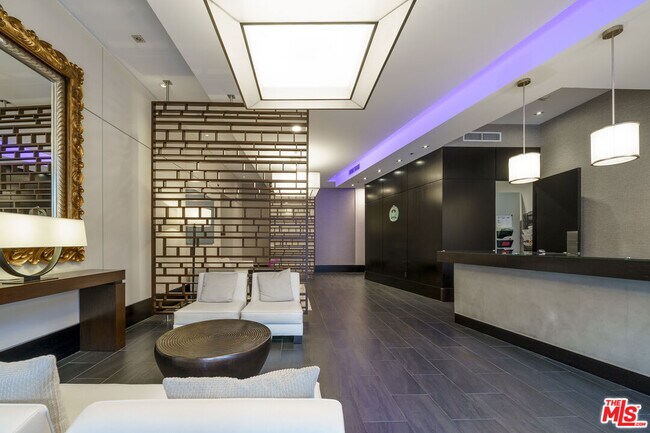 Building Photo - 1100 S Hope St