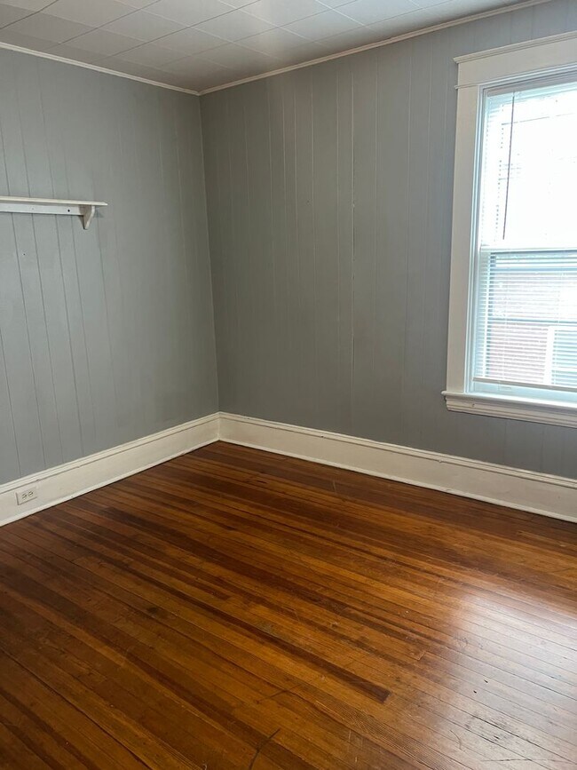 Building Photo - 919 E King St