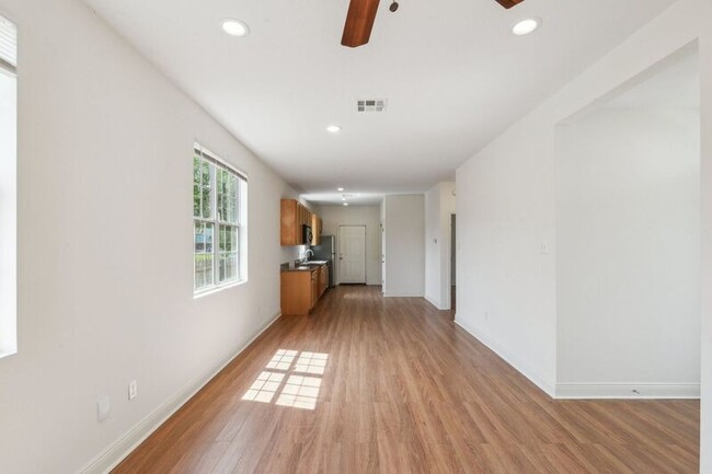 Building Photo - 401 N Tonti St