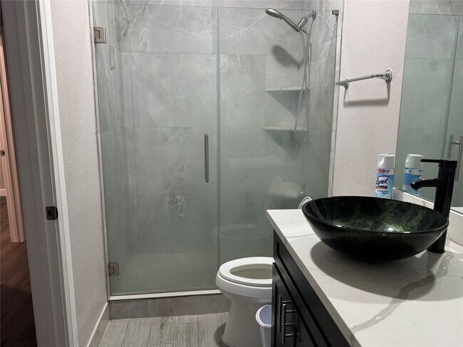 Building Photo - 9431 Water Edge Point Ln