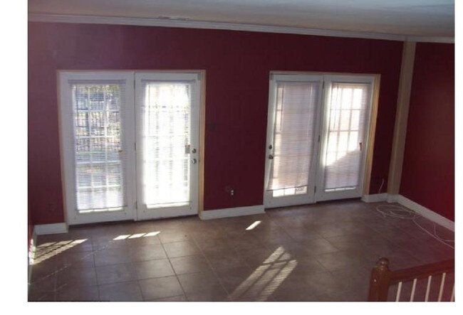 Building Photo - 3900 Chesterwood Dr