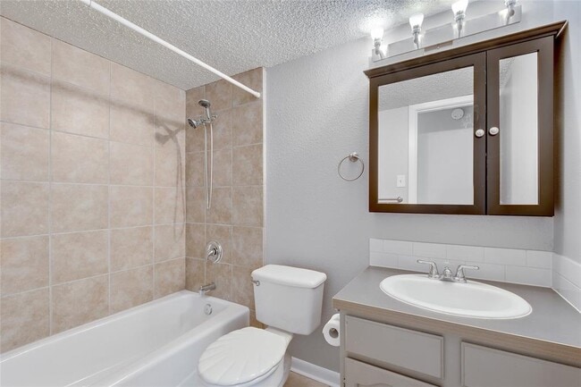 Building Photo - 1800 Cinnamon Path