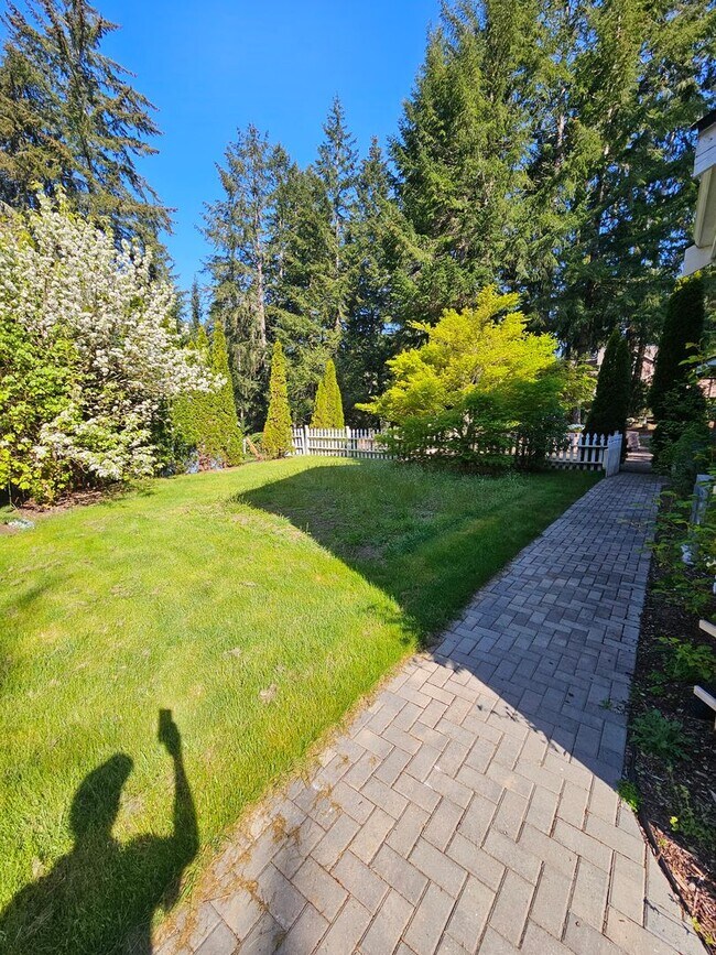 Building Photo - A Private Sanctuary with Perfect Proximity