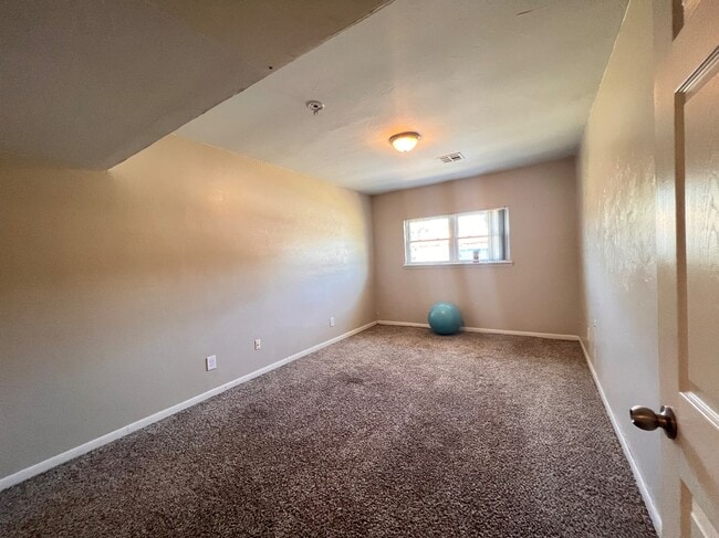 Building Photo - 740 SW 4th Pl