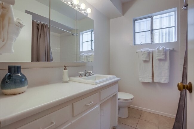 Building Photo - 350 Gravilla St