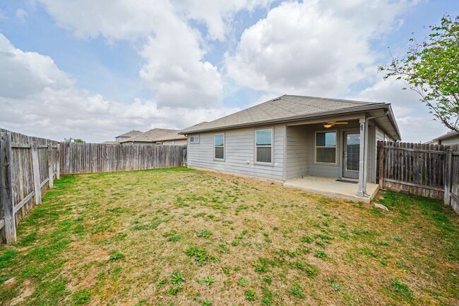Building Photo - Modern 4-Bed Home with Open Layout in New Braunfels - Realtor Commission: $500