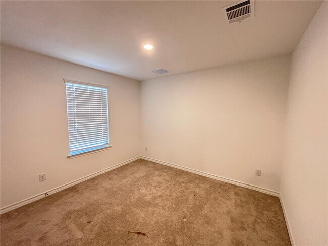 Building Photo - 562 Papaya Dr