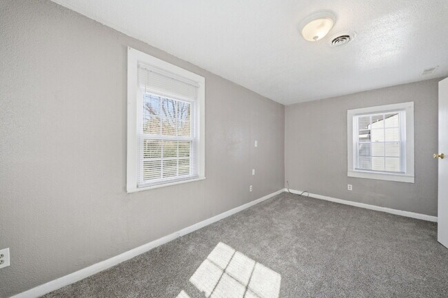 Building Photo - ADORABLE 3 BED, 1 BATH HOUSE FOR RENT IN NORFOLK