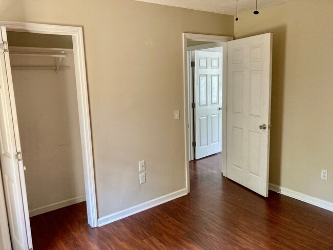 Building Photo - 444 Cherokee Dr