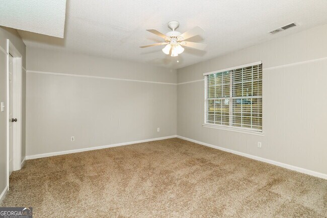 Building Photo - 2521 Country Lake Cir