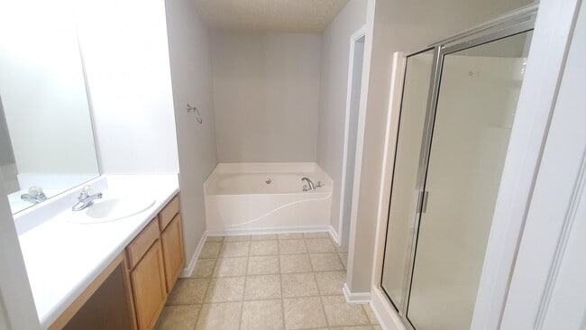 Building Photo - 351 Parkview Manor Dr