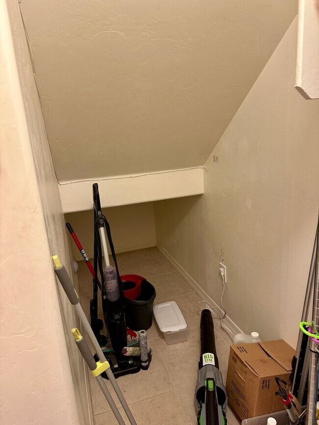 Building Photo - 1/2 MONTH FREE ON A 12 MONTH LEASE ! MOVE ...