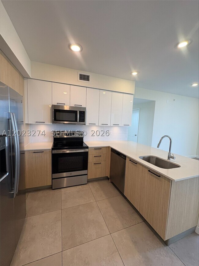 Building Photo - 16395 Biscayne Blvd