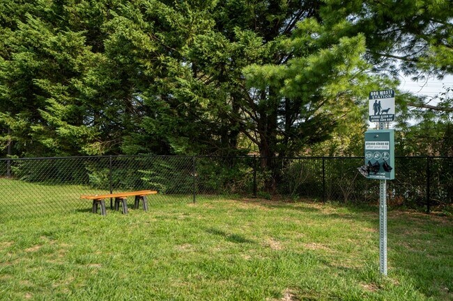Building Photo - 2533 Bradford Ct