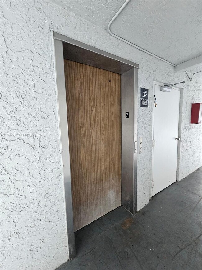 Building Photo - 8475 SW 156th Ct