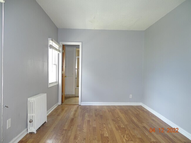 Building Photo - 124 W 8th St