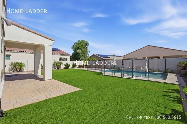 Building Photo - 9504 E Theia Dr