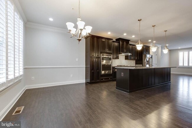 Building Photo - 8526 Pine Springs Dr