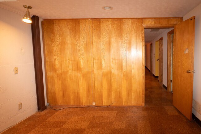 Building Photo - Charming 3 bedroom 1.5 bathroom house in SE Wichita!