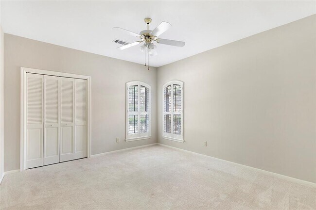 Building Photo - 3306 Redwood Lake Dr