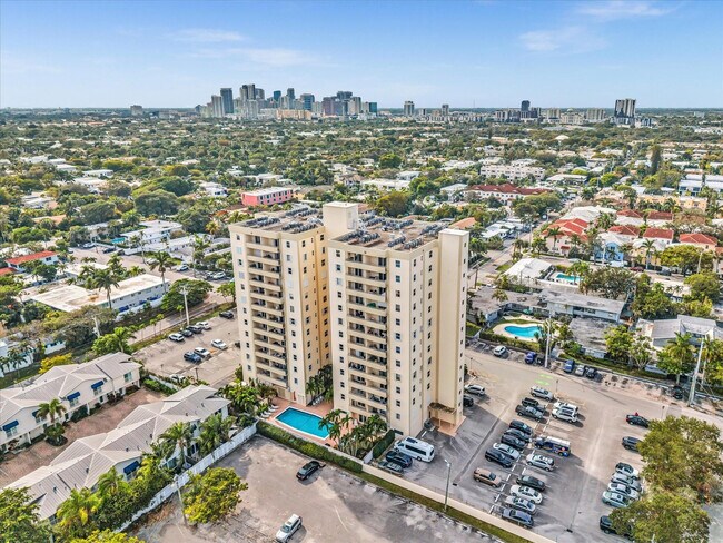 Building Photo - 900 NE 18th Ave