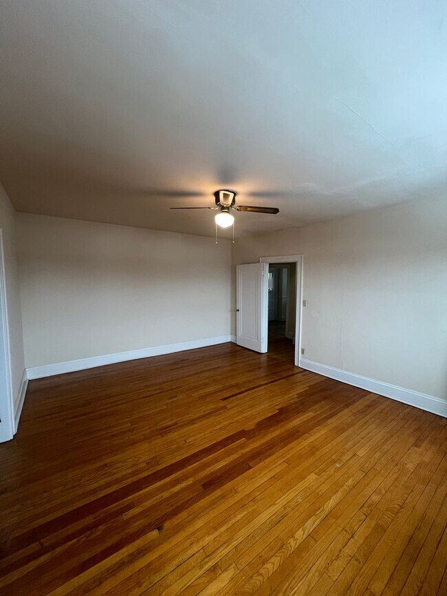 Building Photo - 12497 Cedar Rd