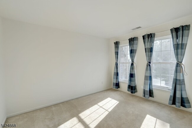 Building Photo - 18 Mountain View Dr