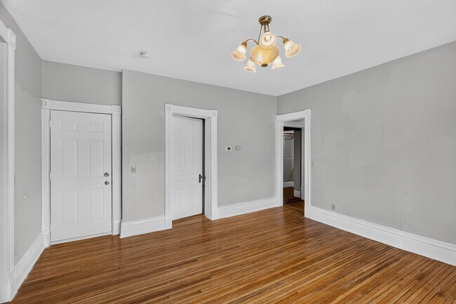 Building Photo - 515 Whitall St