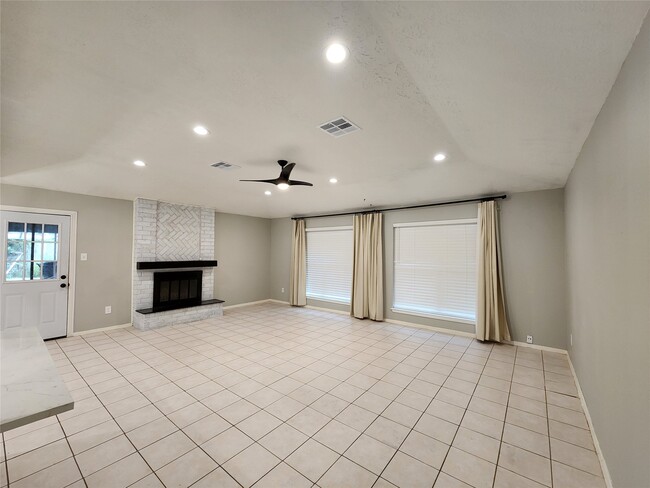 Building Photo - 8327 Bird Run Dr