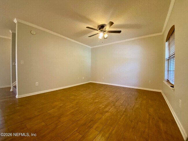 Building Photo - 1530 Vineland Cir