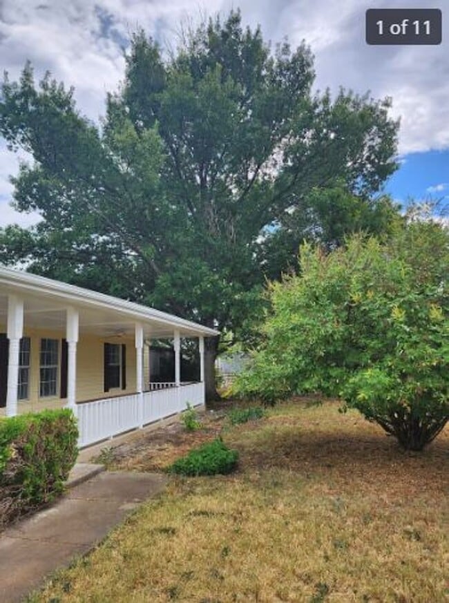 Building Photo - Beautiful & Unique Rental Home Spacious, C...