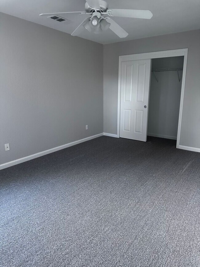 Building Photo - GORGEOUS HOME FOR RENT! NEW CARPET AND PAINT THROUGHOUT! 1 FULL BED AND BATH DOWNSTAIRS!