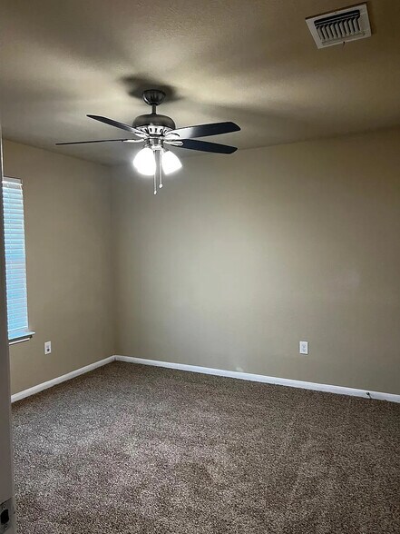 Building Photo - Room in House on Riparian Rd