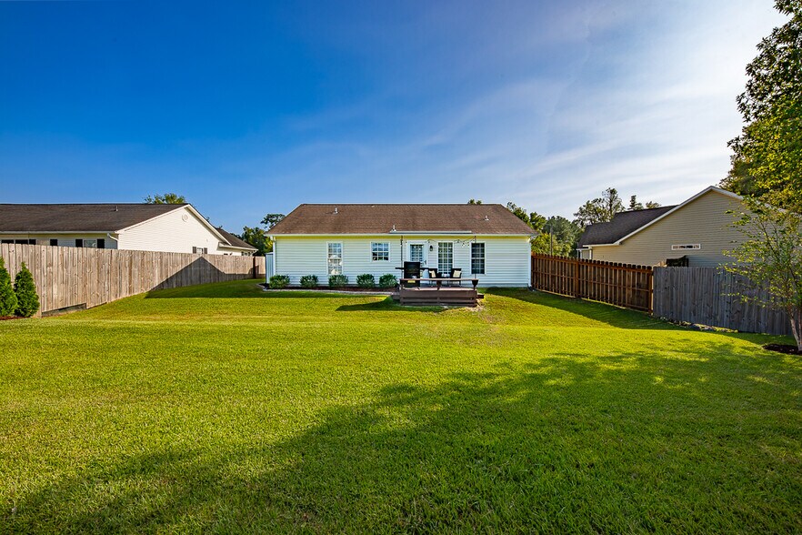 Patio: Outdoor space for relaxation and social activities. - 122 Sellhorn Blvd