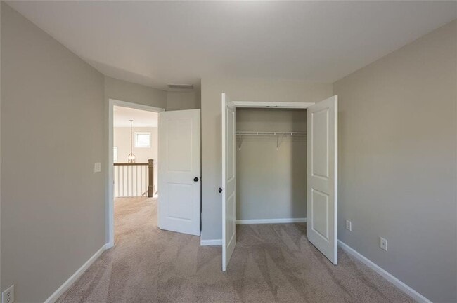 Building Photo - 2707 Silver Hill Terrace SE