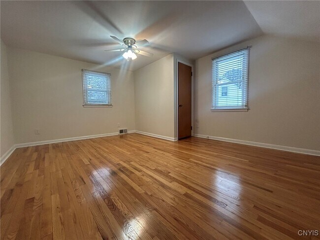 Building Photo - 3 Wills Dr