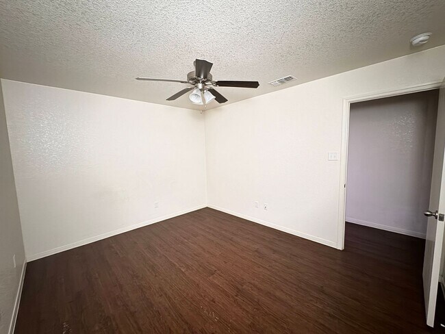 Building Photo - 4707 Waterproof Dr