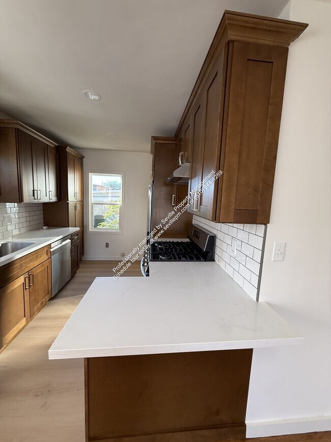 Building Photo - Berkeley Gem w/plenty of outdoor space...available now!