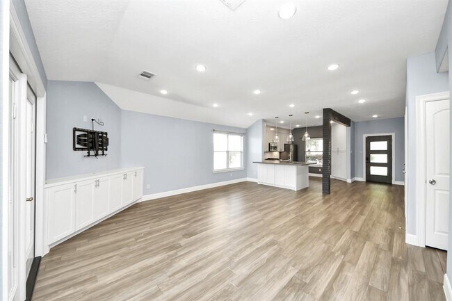 Building Photo - 333 Mammoth Springs Ln
