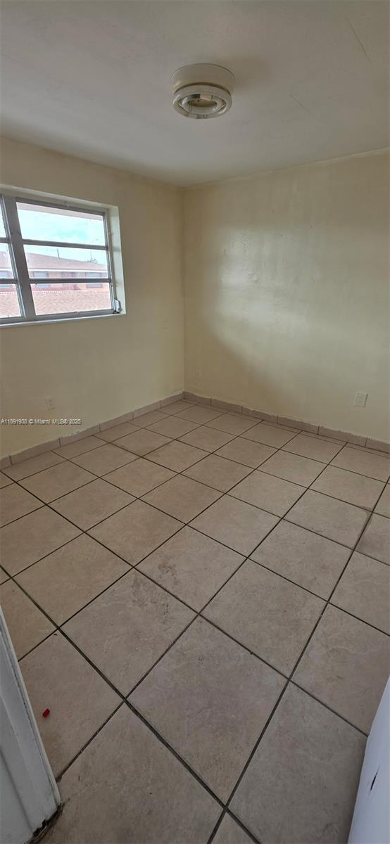 Building Photo - 654 W 29th St